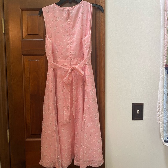 Mod Cloth Dress - Picture 4 of 5